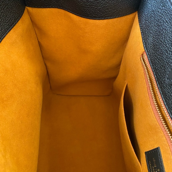 Authentic Louis Vuitton Black OnTheGo GM with authentic LV Bandeau - Picture 15 of 17